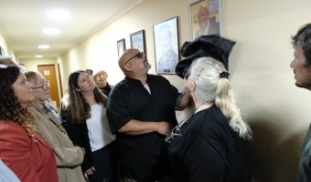 HOMENAJE Y DESCUBRIMIENTO DEL RETRATO DE OMAR GALIANO